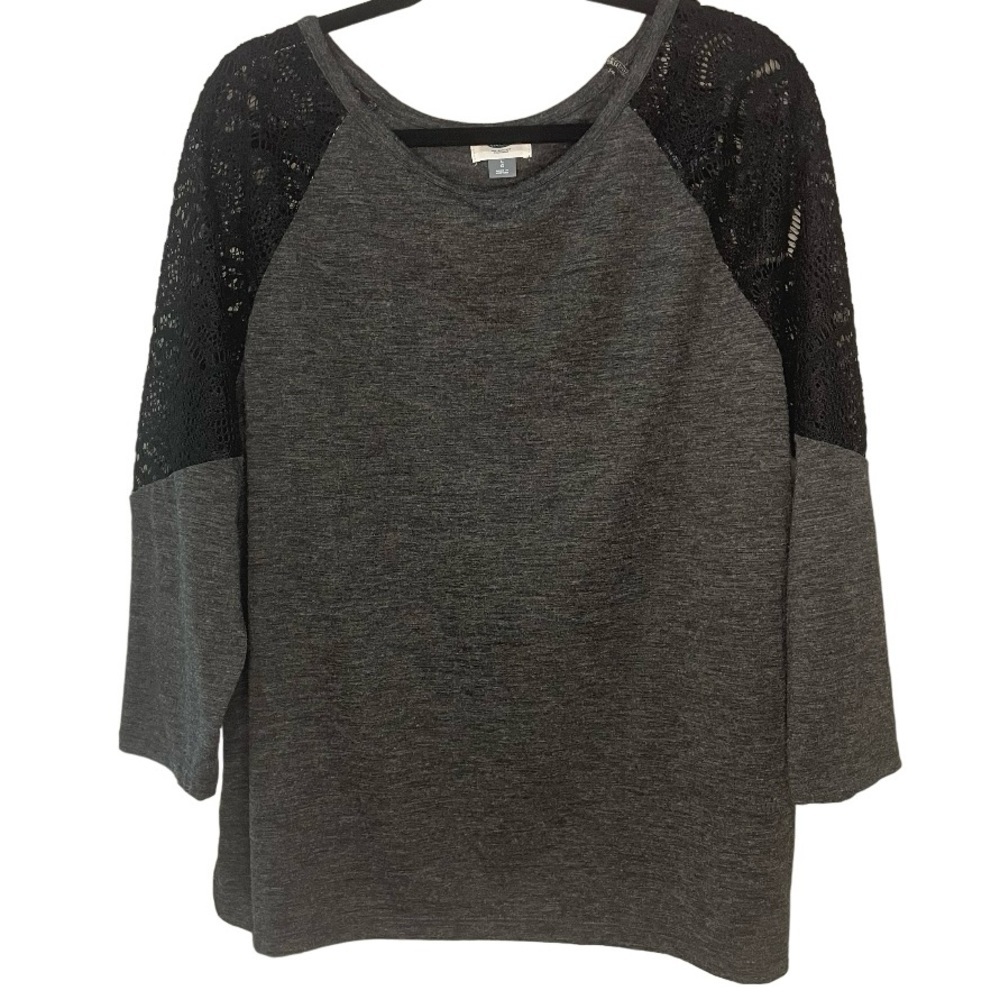 OLD NAVY 3/4 SLEEVE TOP GRAY  BLACK LACE ARMS SIZE L EUC